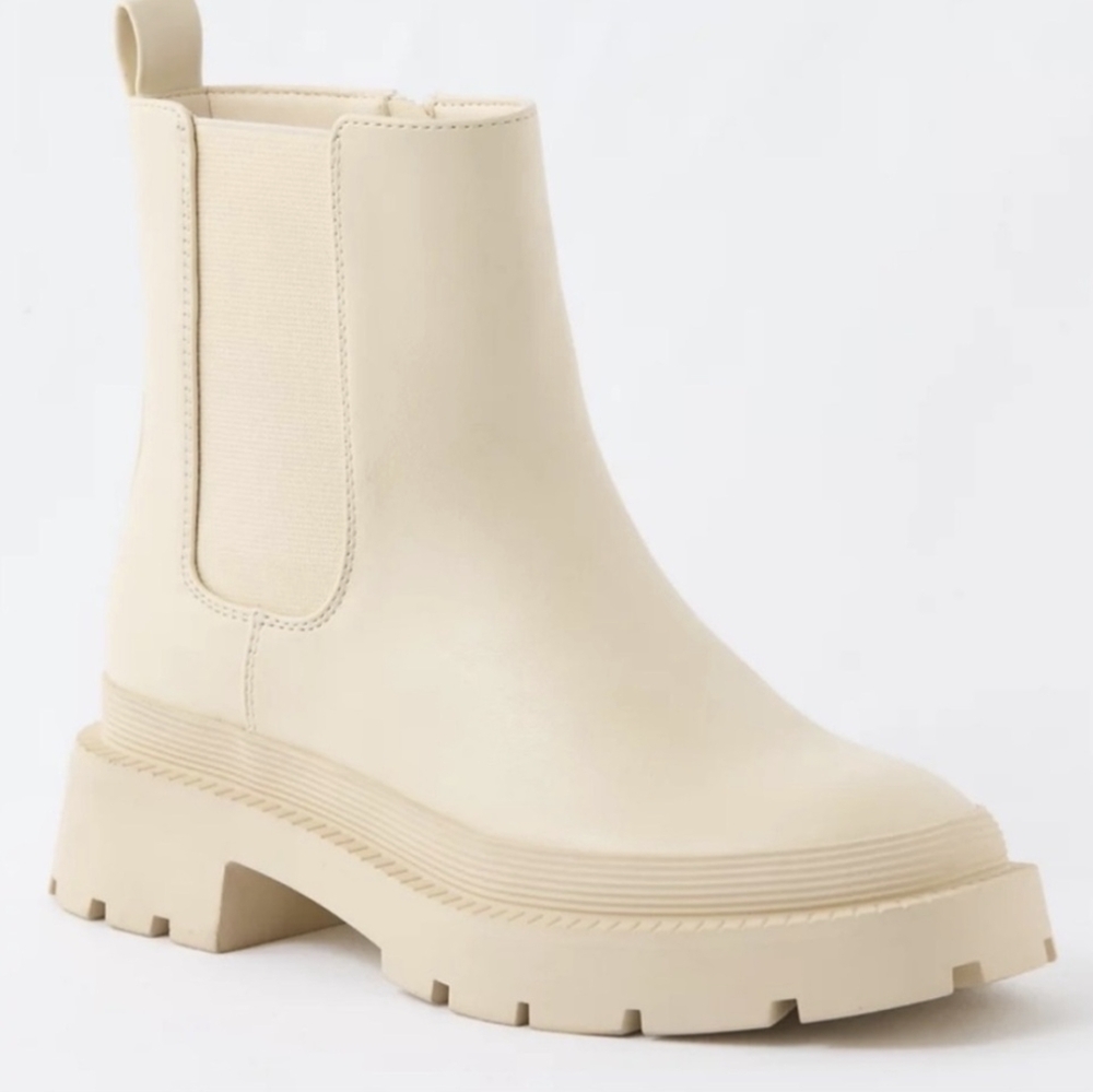 American Eagle Cream Chelsea Boots - Picture 3 of 16